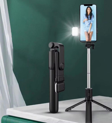 Kendiliğinden Led Işıklı Kumandalı Uzayabilen Selfie Çubuğu,masa Üstü Tripod ( Lisinya )