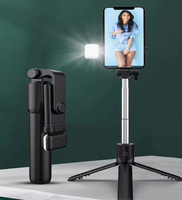 Kendiliğinden Led Işıklı Kumandalı Uzayabilen Selfie Çubuğu,masa Üstü Tripod ( Lisinya )