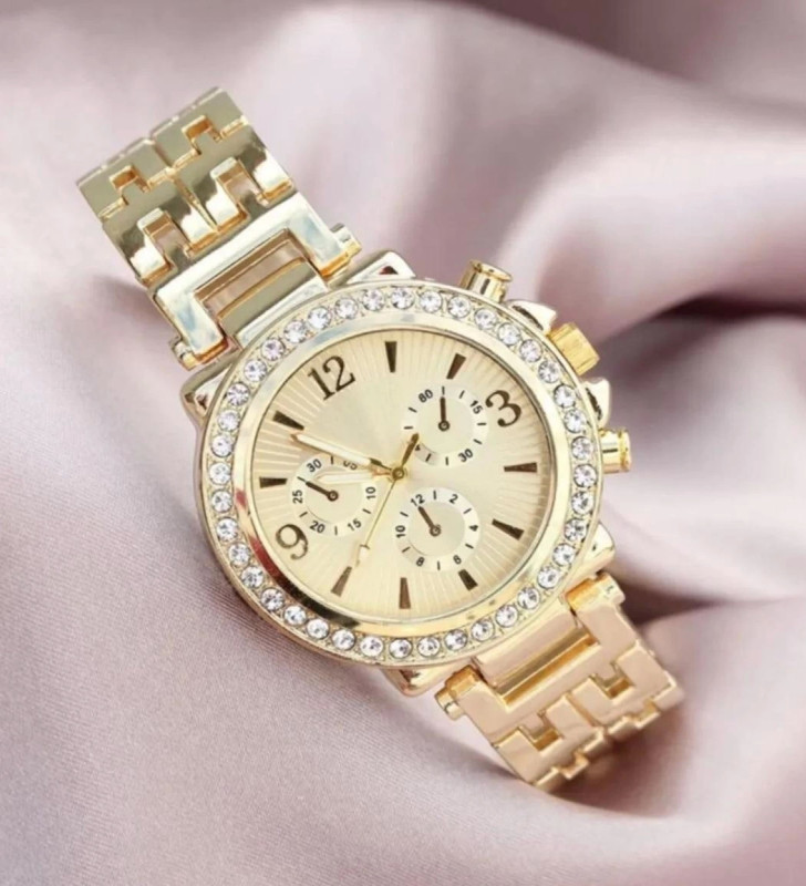 Zarif ve Şık Özel Tasarım Zirkon Taşlı Metal Bayan Kol Saati (gold)