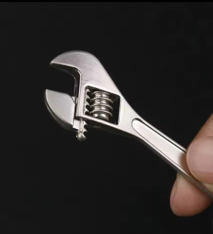 Fonksiyonel İngiliz Anahtarı Şeklinde Anahtarlık - Lisinya