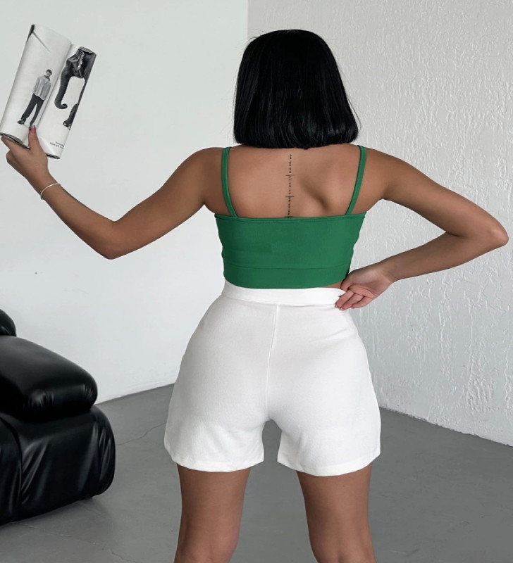 Tarz ve Rahatlığı Bir Arada Sunan Yüksek Bel Esnek Likralı Krep Şort Beyaz ( Lisinya )