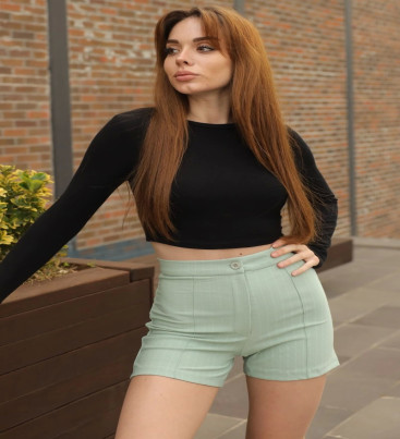 Zarif ve Şıklığı Bir Arada Sunan Yüksek Bel Krep Esnek Çimalı Çizgili Şort Su Yeşili ( Lisinya )
