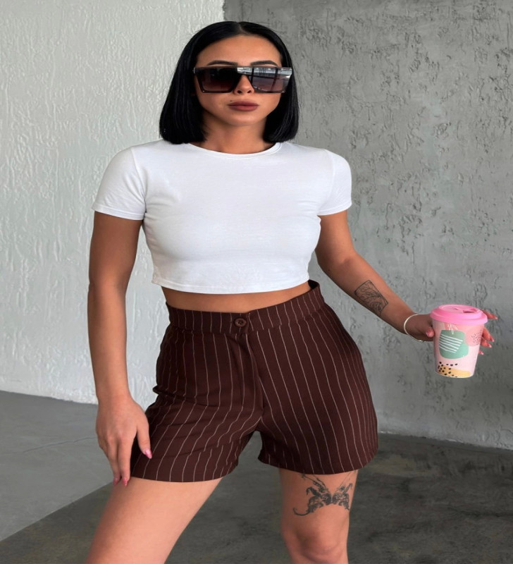 Zarif ve Şıklığı Bir Arada Sunan Yüksek Bel Krep Esnek Çimalı Çizgili Şort Kahverengi ( Lisinya )