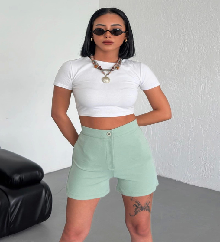 Tarz ve Rahatlığı Bir Arada Sunan Yüksek Bel Esnek Likralı Krep Şort Su Yeşili ( Lisinya )