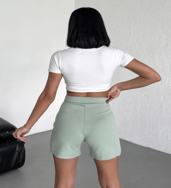 Tarz ve Rahatlığı Bir Arada Sunan Yüksek Bel Esnek Likralı Krep Şort Su Yeşili ( Lisinya )