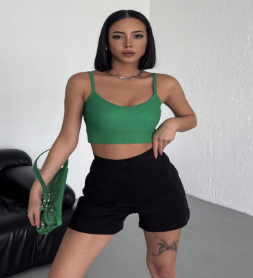 Tarz ve Rahatlığı Bir Arada Sunan Yüksek Bel Esnek Likralı Krep Şort Siyah ( Lisinya )