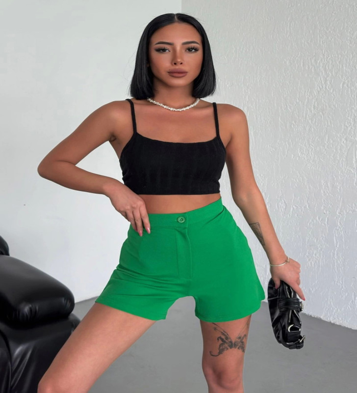 Tarz ve Rahatlığı Bir Arada Sunan Yüksek Bel Esnek Likralı Krep Şort Yeşil ( Lisinya )