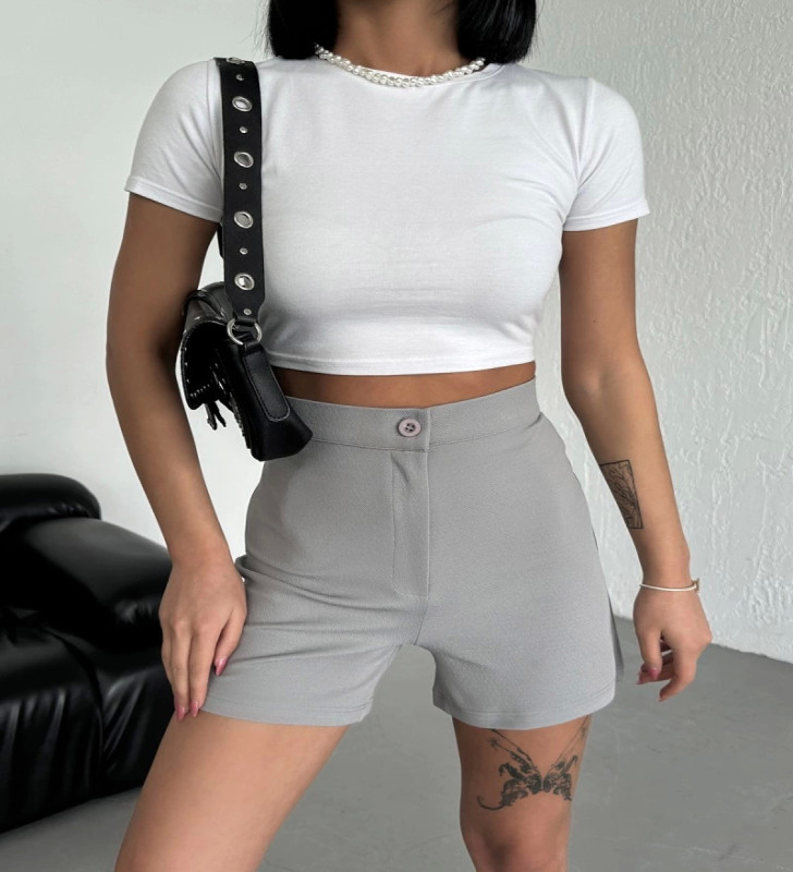 Tarz ve Rahatlığı Bir Arada Sunan Yüksek Bel Esnek Likralı Krep Şort Gri ( Lisinya )