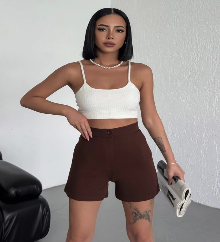 Tarz ve Rahatlığı Bir Arada Sunan Yüksek Bel Esnek Likralı Krep Şort Kahverengi ( Lisinya )