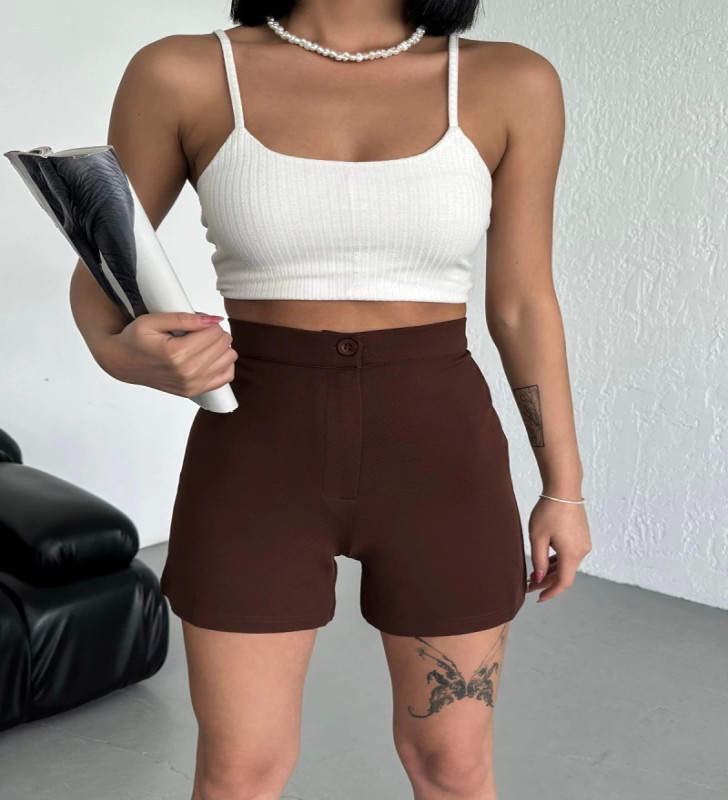 Tarz ve Rahatlığı Bir Arada Sunan Yüksek Bel Esnek Likralı Krep Şort Kahverengi ( Lisinya )